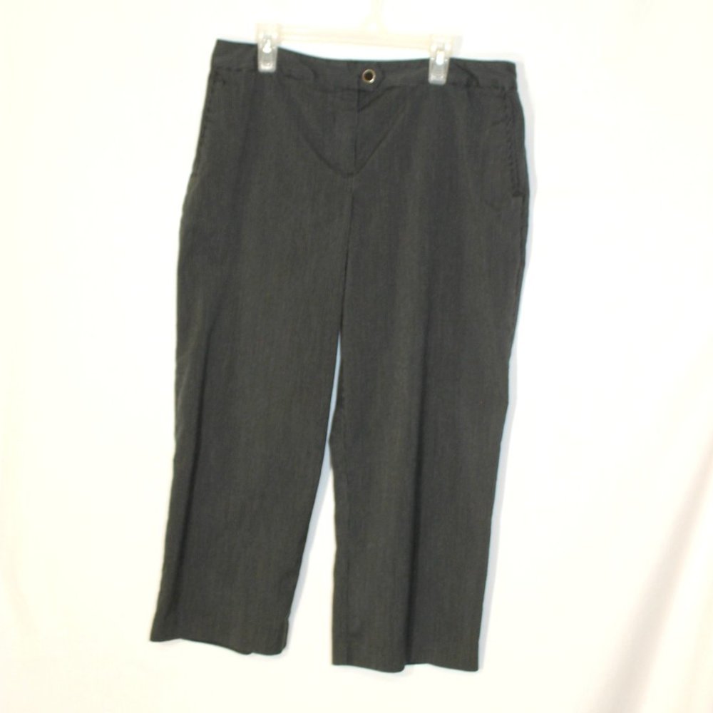 IZOD PERFORMX Black with White Striped Capri Pants Size 6 Pockets Straight Leg